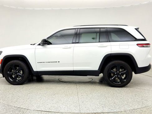 Used 2023 Jeep Grand Cherokee Altitude AWD/4WD image 8