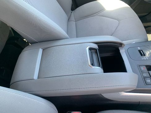 Used 2023 Toyota Highlander LE image 22