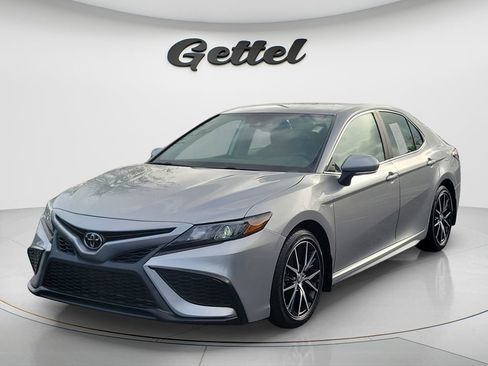 Used 2023 Toyota Camry SE image 1