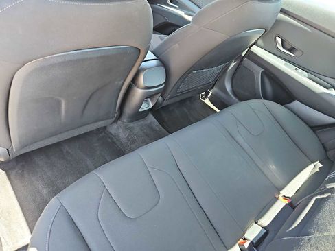 Certified 2025 Hyundai Elantra SEL FWD image 18
