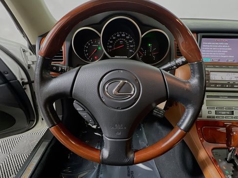 Used 2004 Lexus SC 430 Convertible image 18