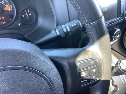 Used 2014 Jeep Patriot High Altitude FWD image 25