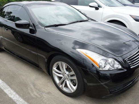 Used 2010 INFINITI G37 Convertible w/ Premium Pkg RWD image 3