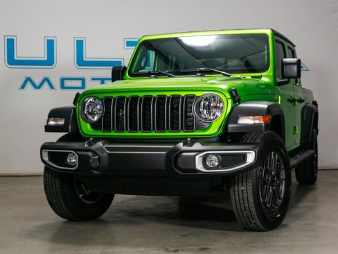 Used 2025 Jeep Gladiator Sport image 5