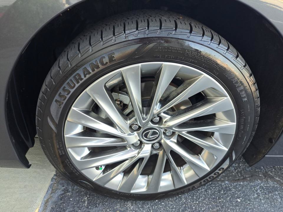 Used 2023 Lexus ES 300h Ultra Luxury w/ Accessory Package (Z2) FWD image 26