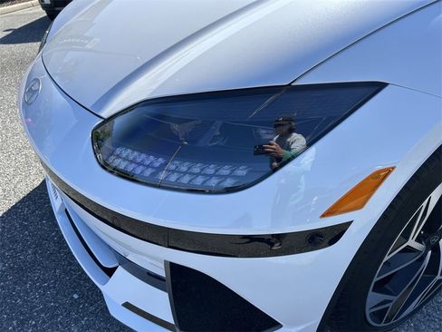 New 2025 Hyundai Ioniq 6 Limited image 14