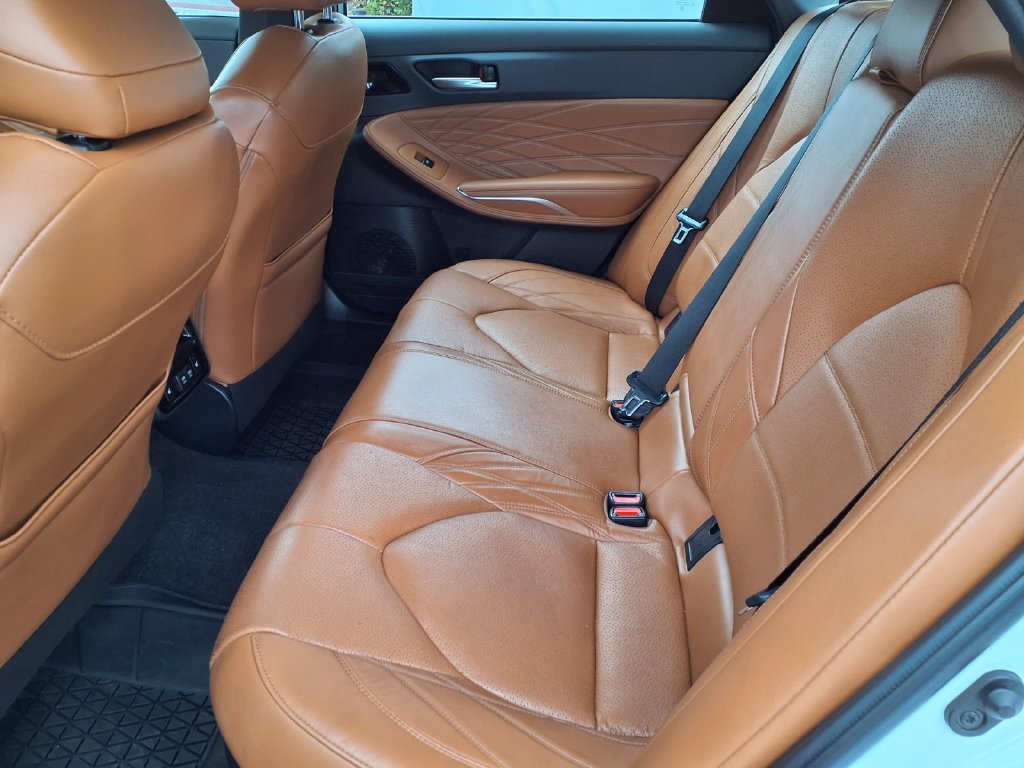 Certified 2019 Toyota Avalon Limited w/ Advanced Safety Package FWD image 11