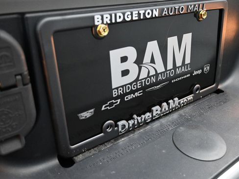 Used 2022 RAM 1500 Classic SLT w/ Protection Group AWD/4WD image 27