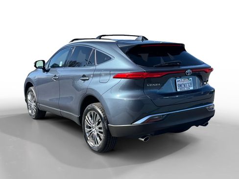 Used 2024 Toyota Venza XLE AWD/4WD image 3