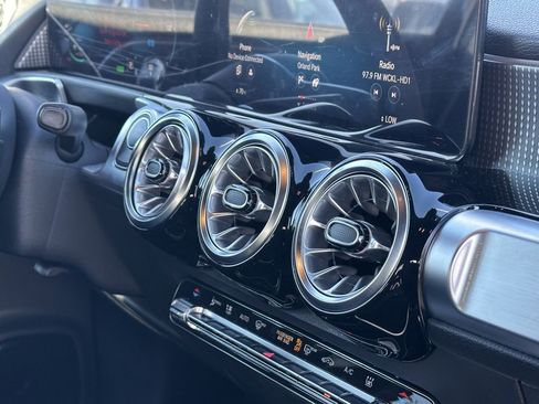 Used 2023 Mercedes-Benz EQB 300 4MATIC image 17