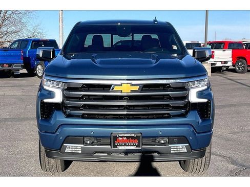 Used 2024 Chevrolet Silverado 1500 High Country w/ Technology Package image 3