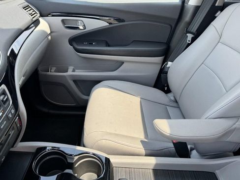 Used 2019 Honda Pilot Touring image 17