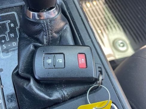 Used 2019 Toyota Tacoma TRD Off-Road image 10