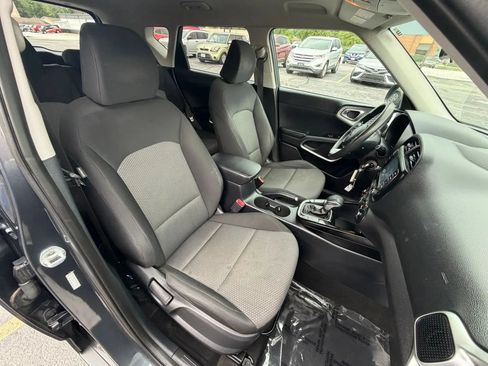 Used 2020 Kia Soul LX FWD image 28