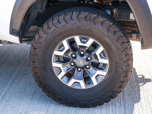 Used 2023 Toyota Tacoma TRD Off-Road AWD/4WD image 9