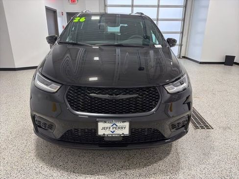 New 2026 Chrysler Pacifica Limited w/ S Appearance Package image 21