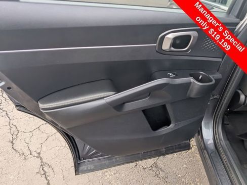 Used 2023 Kia Sorento LX image 10