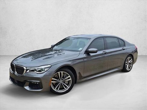 Used 2018 BMW 750i xDrive image 1