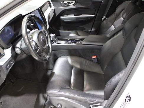 Used 2018 Volvo XC60 T6 Momentum w/ Convenience Package AWD/4WD image 19