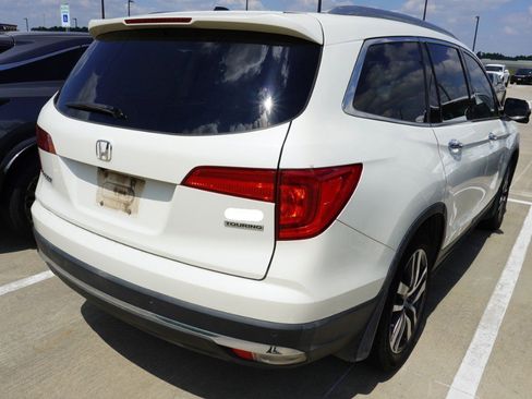 Used 2017 Honda Pilot Touring image 6