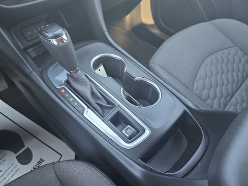 Used 2020 Chevrolet Equinox LT FWD image 21