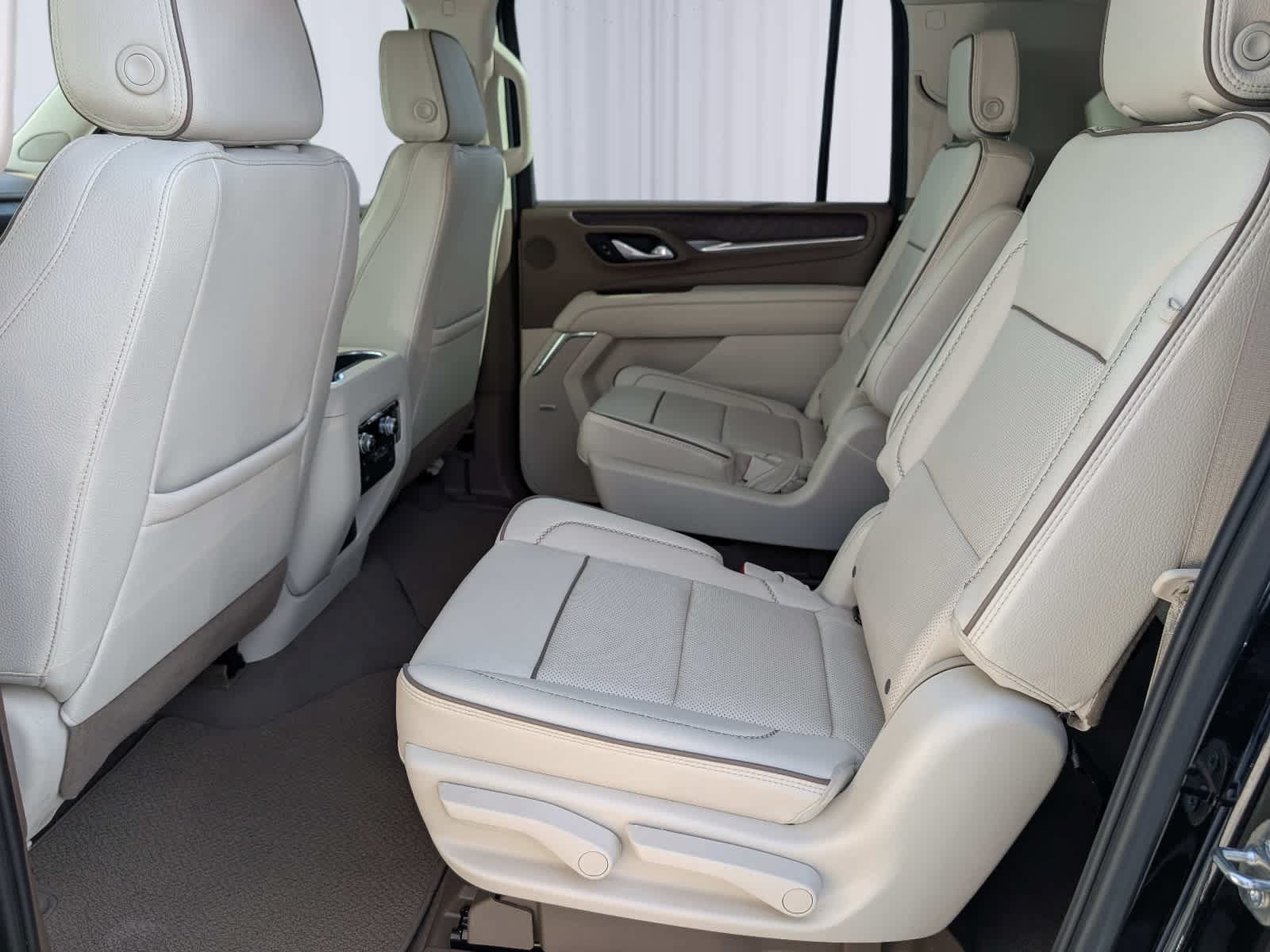Used 2023 GMC Yukon XL Denali AWD/4WD image 18