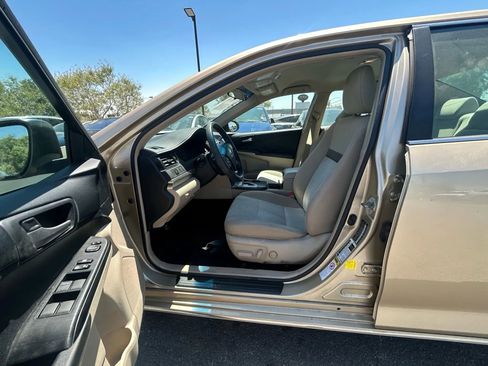 Used 2012 Toyota Camry LE image 9