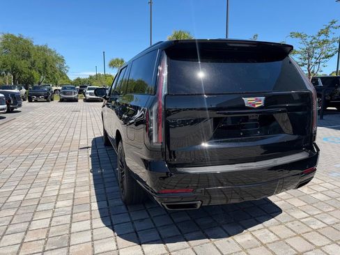 Used 2025 Cadillac Escalade ESV Sport Platinum AWD/4WD image 8
