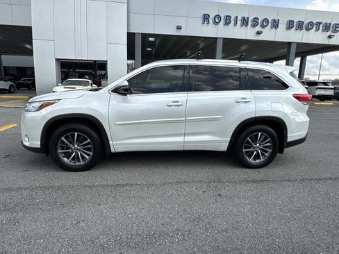 Used 2017 Toyota Highlander XLE image 8
