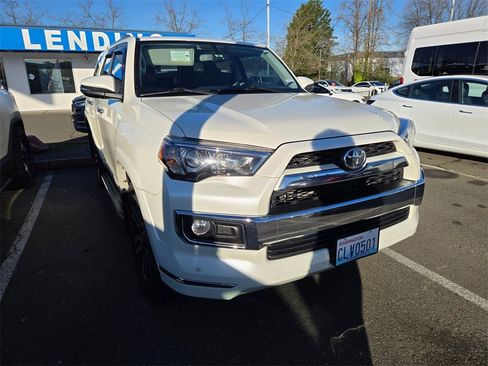 Used 2016 Toyota 4Runner 4WD image 2
