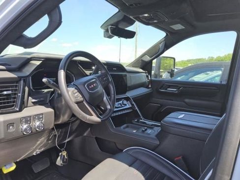 Used 2025 GMC Sierra 2500 AT4X AWD/4WD image 3