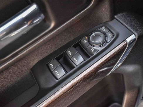 Used 2022 Chevrolet Silverado 2500 LT w/ Texas Edition image 18