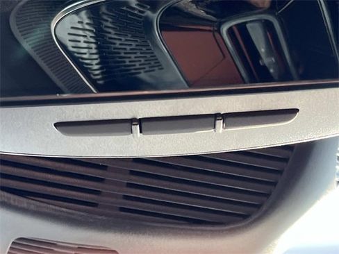 Used 2025 Mercedes-Benz GLC 300 4MATIC image 42