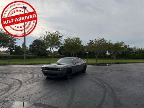 Used 2018 Dodge Challenger R/T image 2