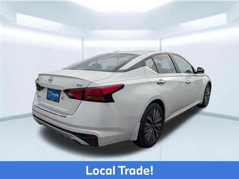 Certified 2023 Nissan Altima 2.5 SV w/ SV Premium Package FWD image 4