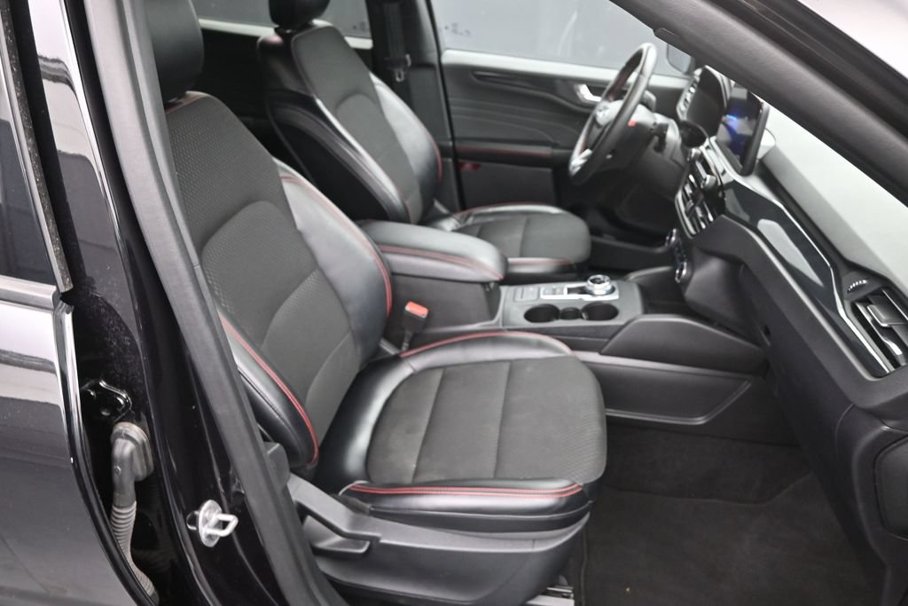 Used 2025 Ford Escape ST-Line Select AWD/4WD image 13
