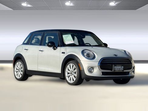 Used 2019 MINI Cooper 4-Door Hardtop w/ Signature Upholstery Package image 6