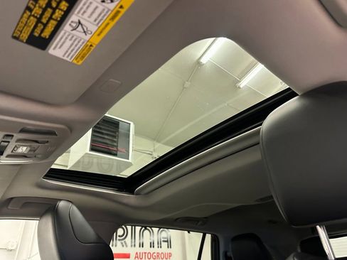 Used 2021 Toyota Highlander XLE image 23