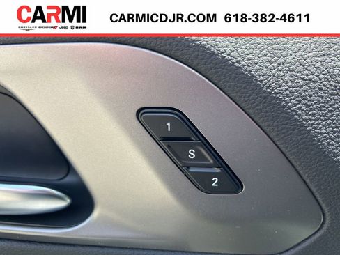 New 2027 Chrysler Pacifica Select FWD image 11