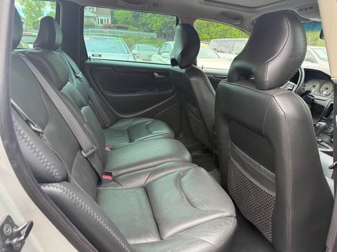 Used 2004 Volvo V70 AWD/4WD image 15