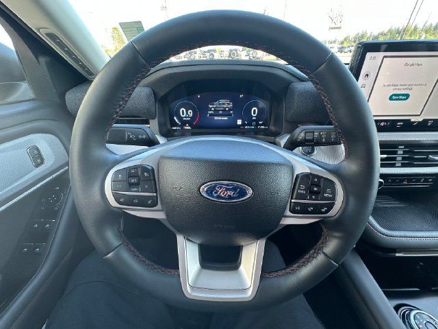 Used 2025 Ford Explorer Active AWD/4WD image 12