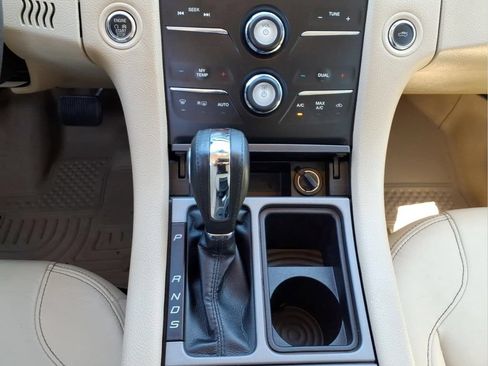 Used 2018 Ford Taurus SEL w/ Equipment Group 201A FWD image 17