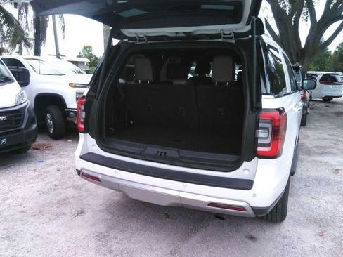Used 2024 Ford Expedition Limited RWD image 4