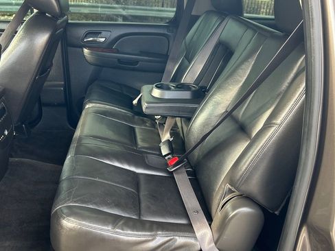 Used 2013 Chevrolet Suburban LT image 10