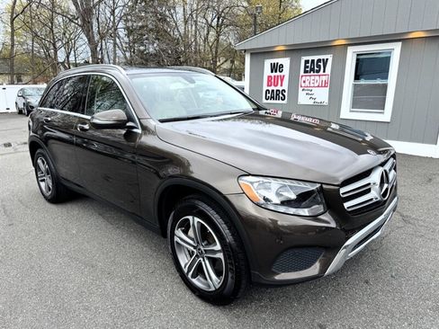 Used 2018 Mercedes-Benz GLC 300 4MATIC w/ Premium Package image 3