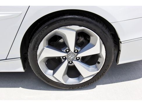 Used 2018 Honda Accord Touring image 30