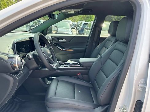 New 2026 Chevrolet Equinox LT w/ Convenience Package II AWD/4WD image 8