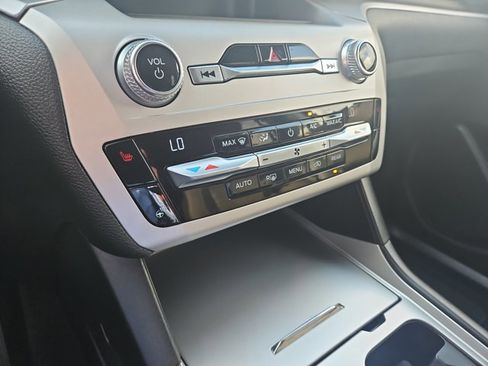 Used 2020 Ford Explorer XLT w/ Comfort Package image 9