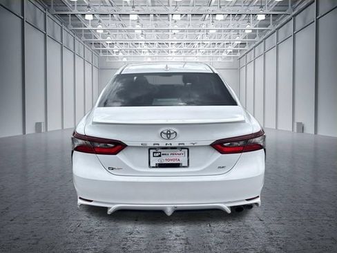 Used 2022 Toyota Camry SE w/ Convenience Package FWD image 4