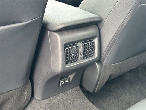 Used 2025 Toyota Camry SE image 28